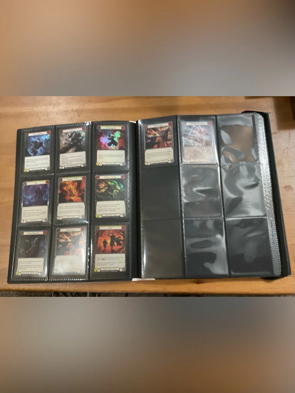 Ultra Pro: Card Binder Sleeve Album - white plastic with black strap 20 pages.